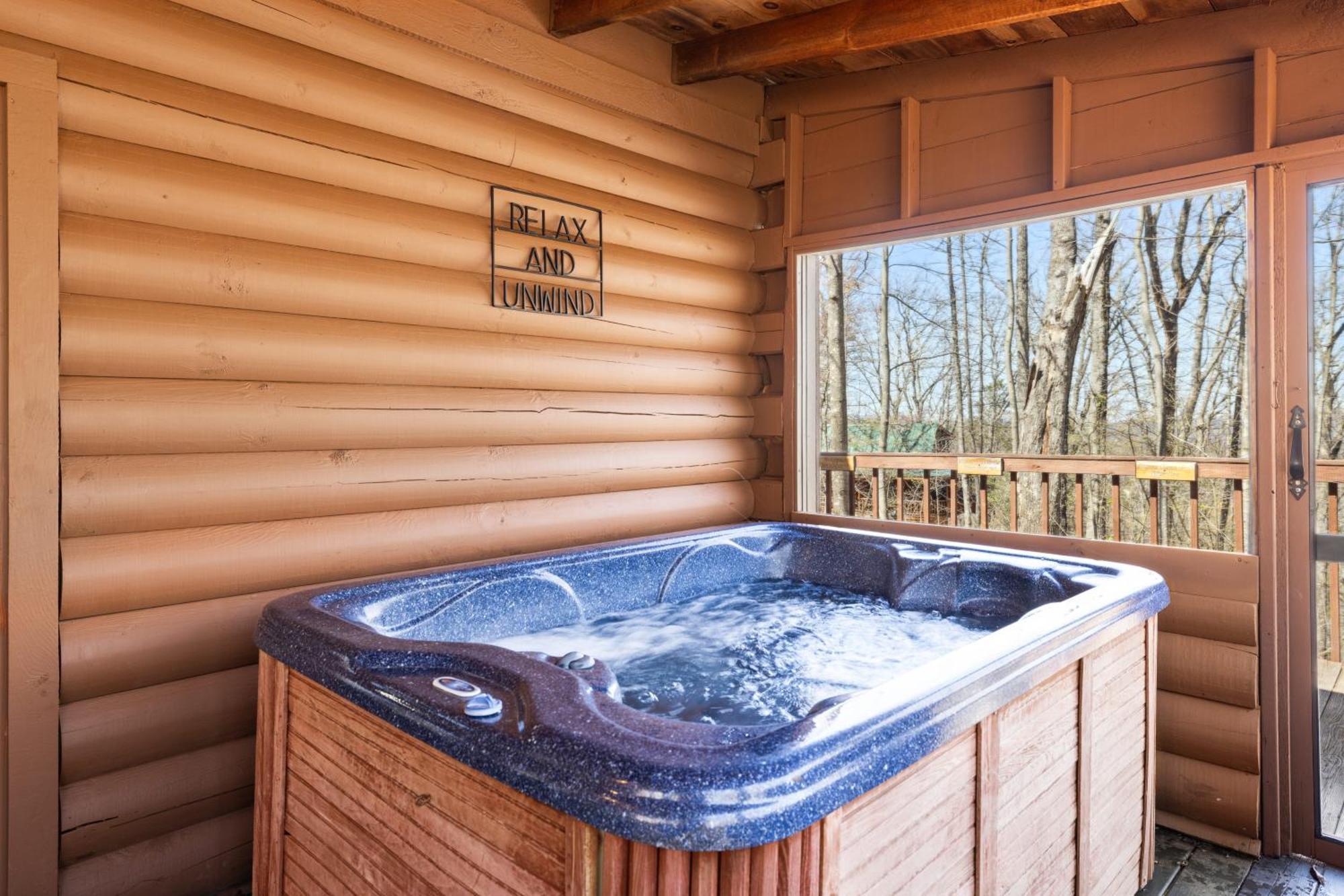 Cozy Family Friendly Cabin With Hot Tub, Near Gatlinburg, Pigeon Forge, Dollywood Sevierville Extérieur photo